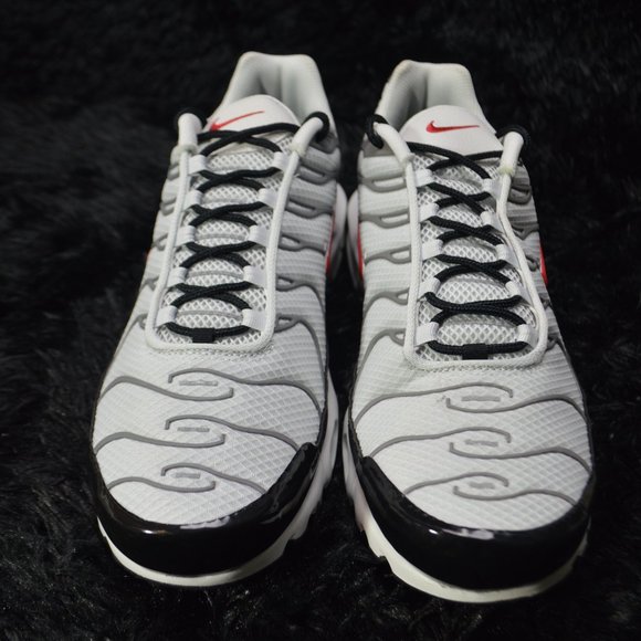 Nike Air Max Plus Photon Dust Grey Red Black Sneakers Shoes DM0032-002 Size 12 - Picture 2 of 9